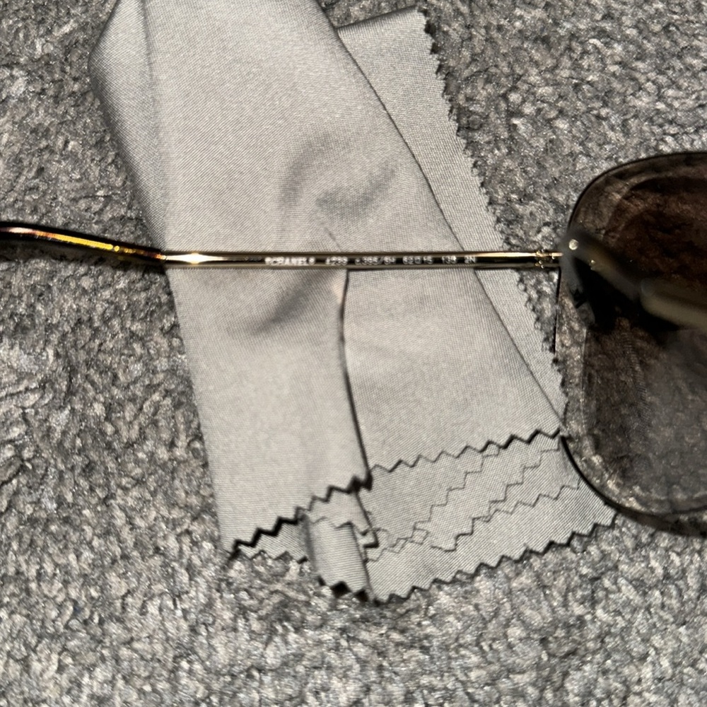 Chanel sunglasses - Picture 6 of 7